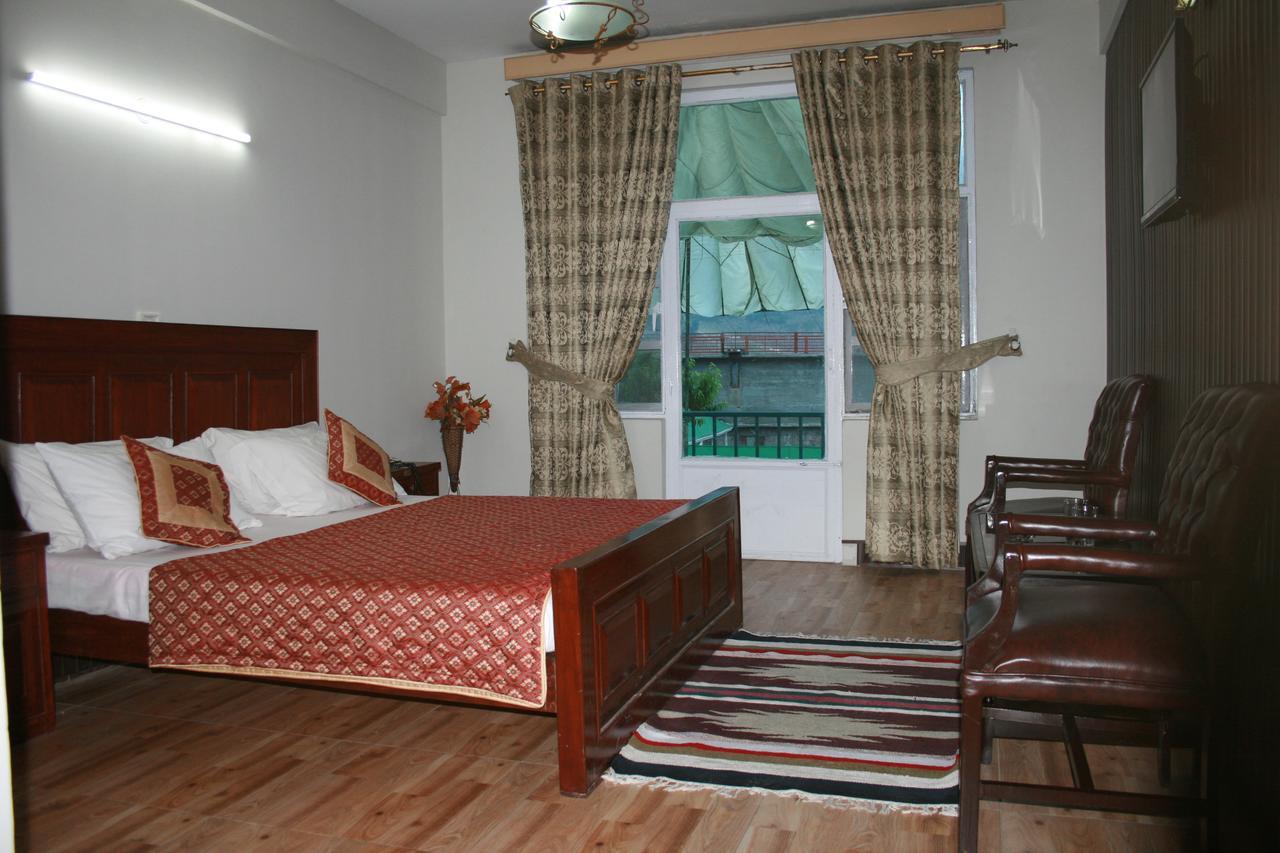 Pine Top Hotels 나란 외부 사진