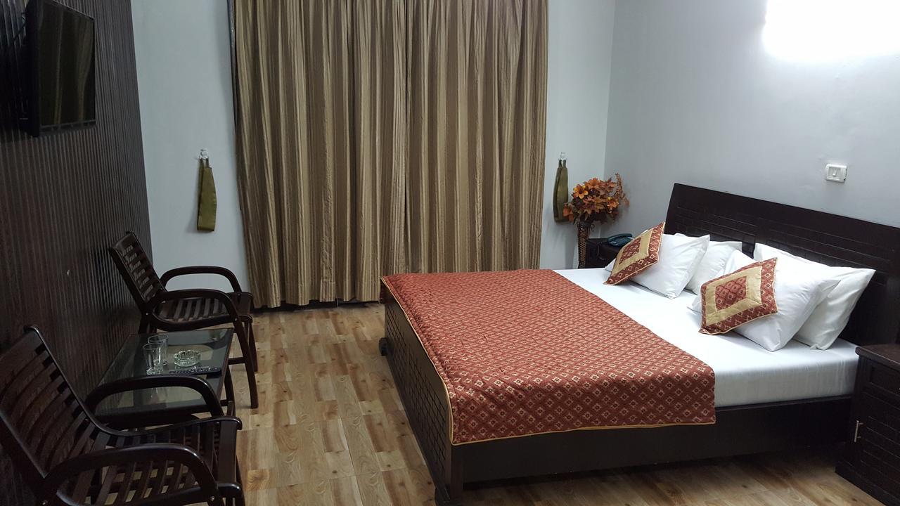 Pine Top Hotels 나란 외부 사진