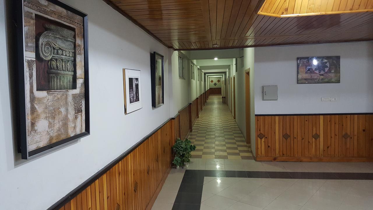 Pine Top Hotels 나란 외부 사진