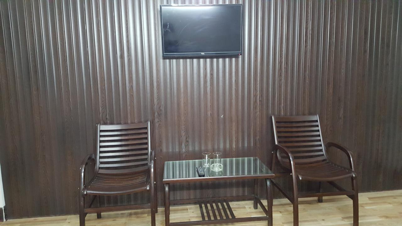 Pine Top Hotels 나란 외부 사진