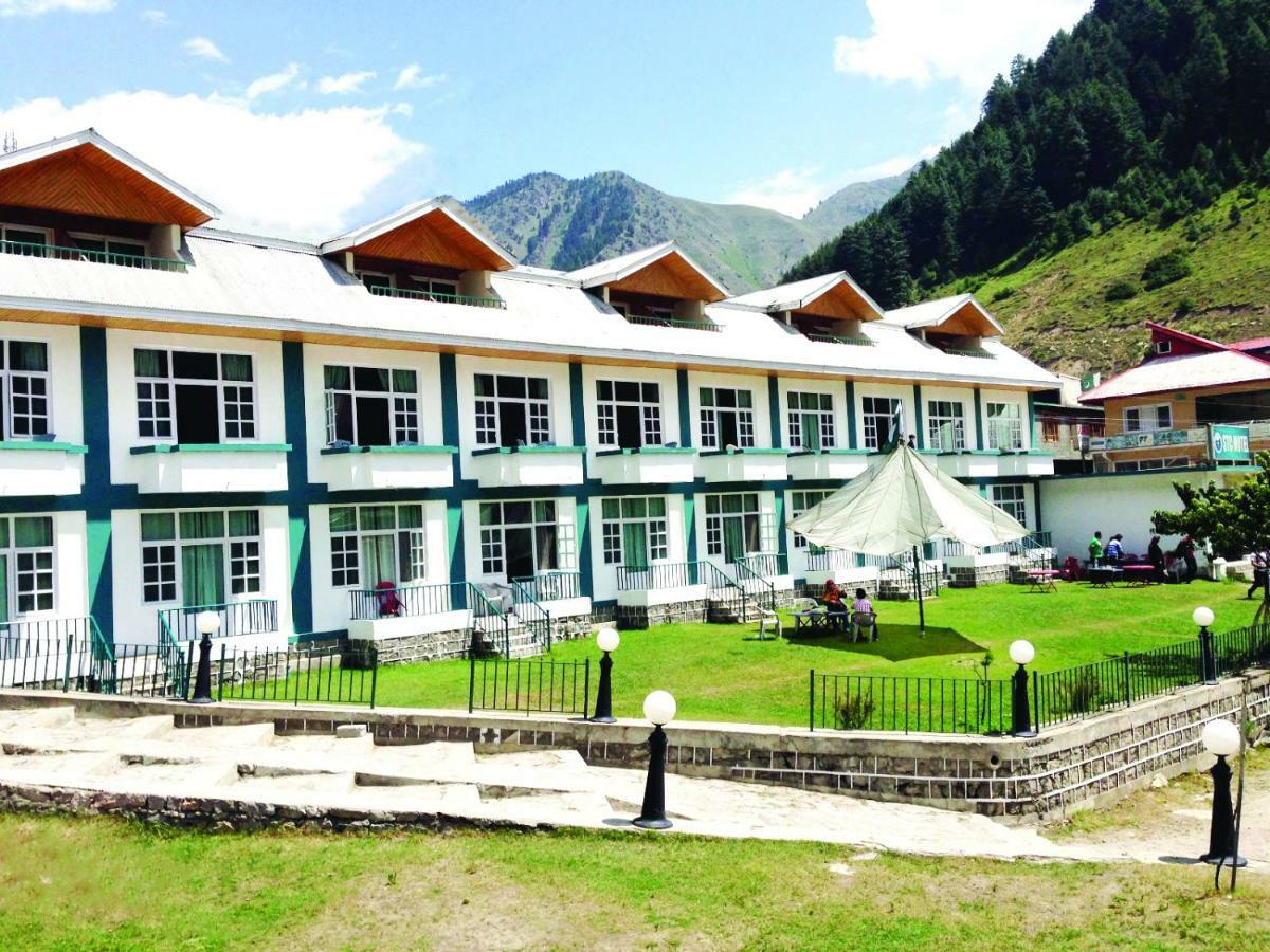 Pine Top Hotels 나란 외부 사진